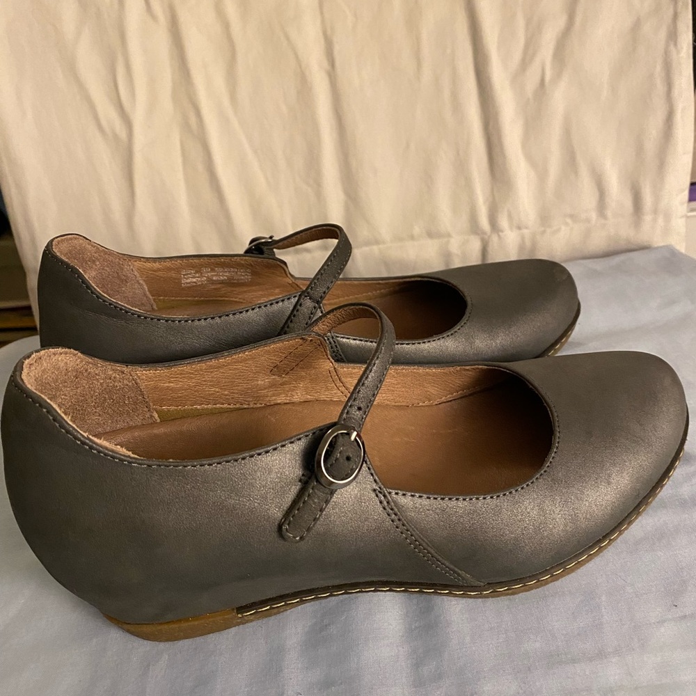 Dansko Lorelei metallic silver/charcoal wedge dress shoe 39 8.5-9
